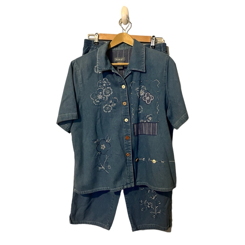 Koret Vintage 2 pc Denim Floral Embroidered Button Down & Capri Set - Large